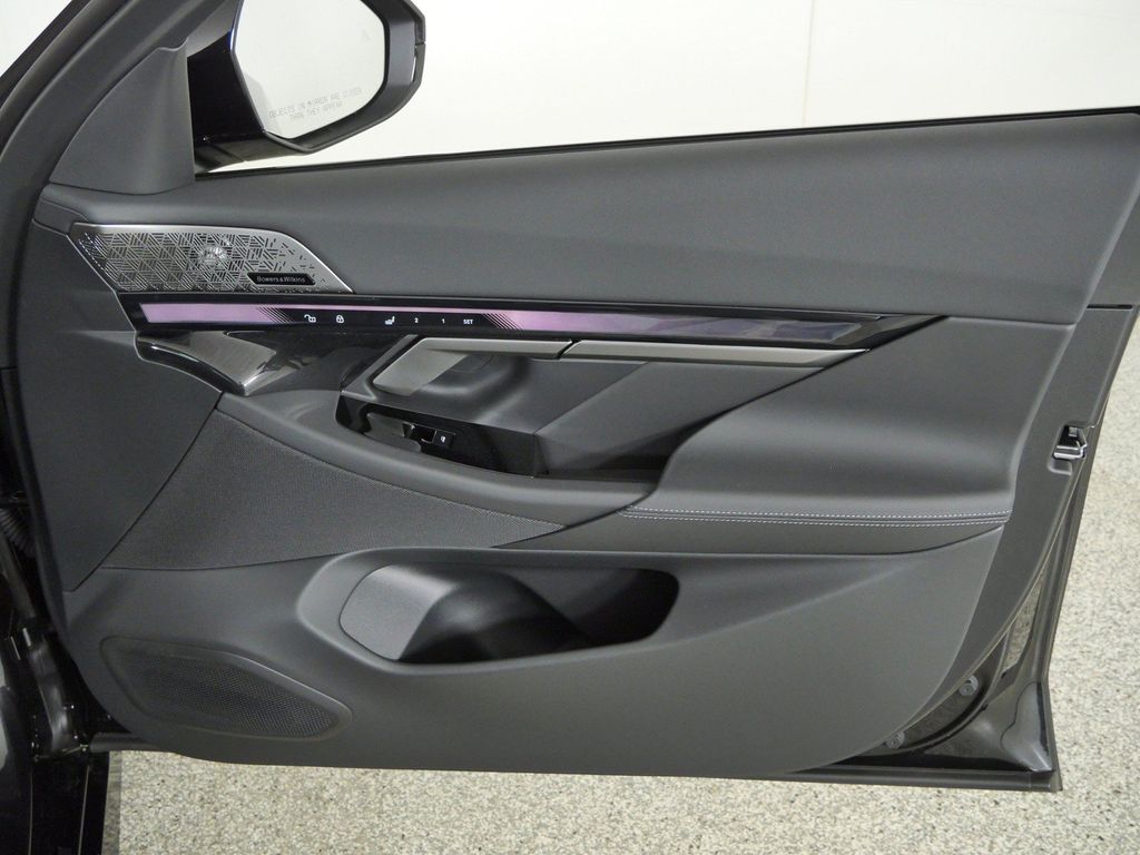 Thumbnail: 2027 BMW 5 Series - 20
