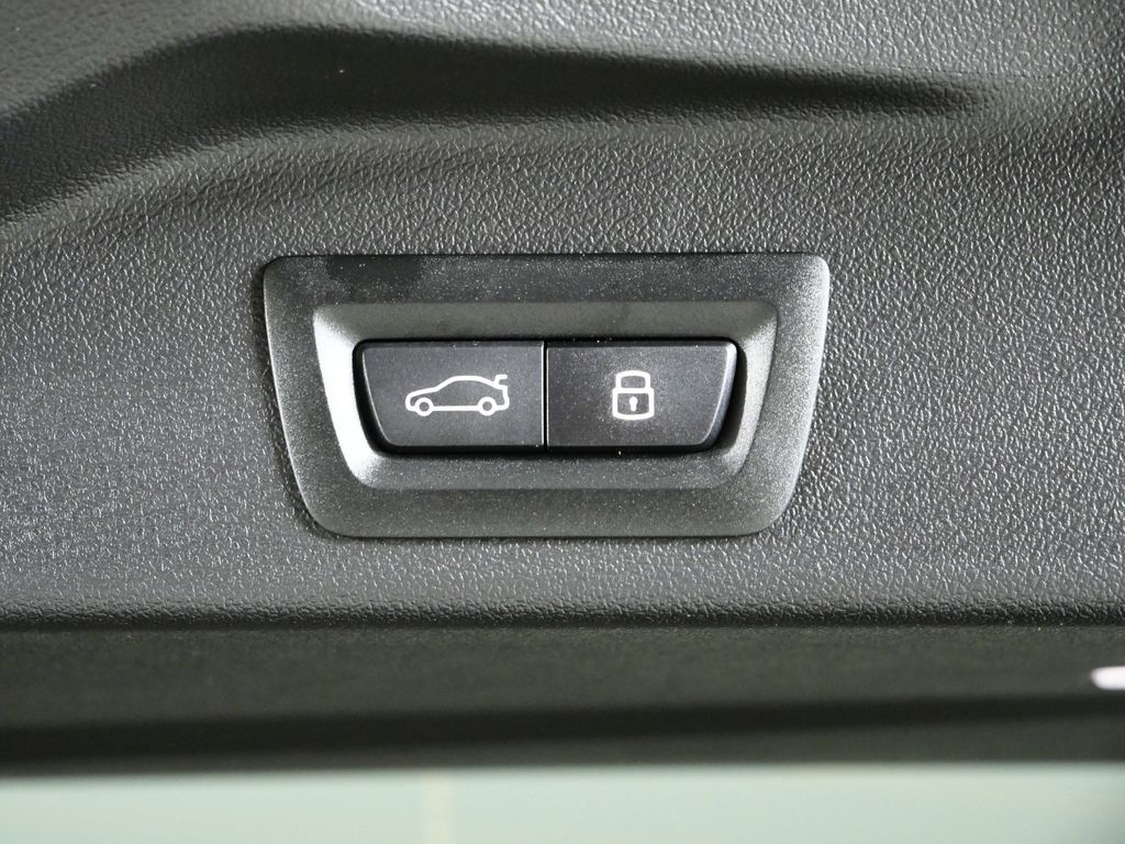 Thumbnail: 2026 BMW X5 - 30