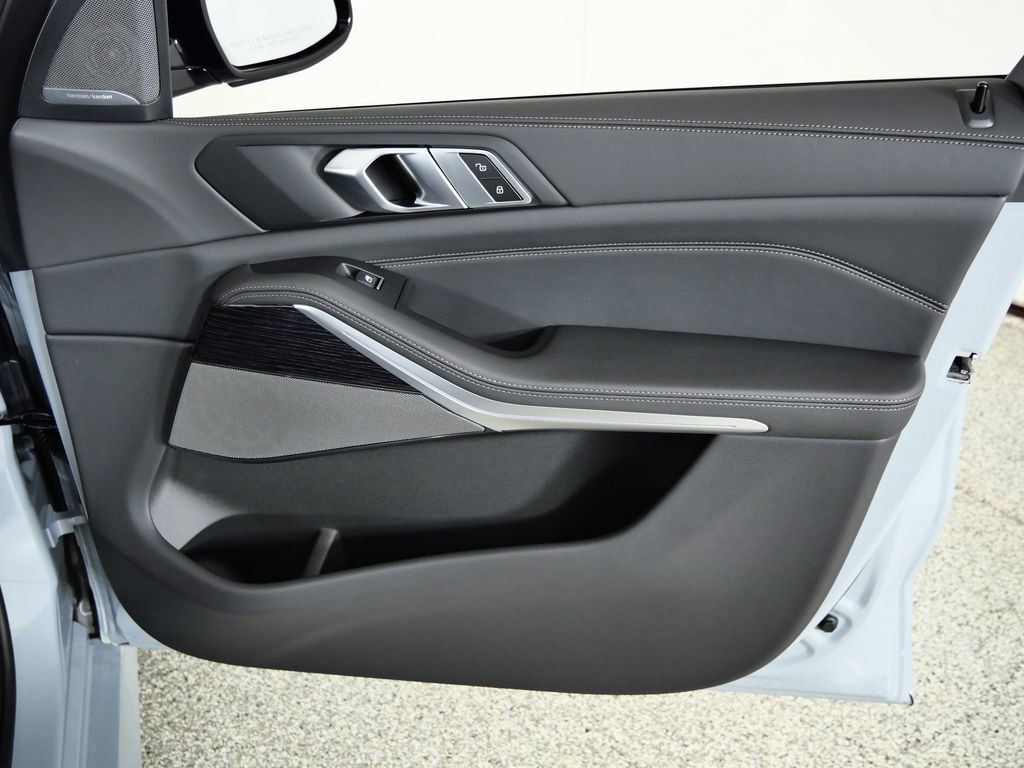 Thumbnail: 2026 BMW X5 - 21