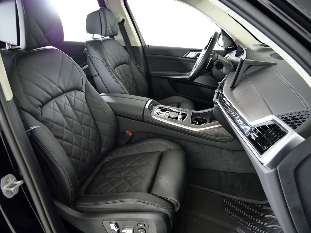 Thumbnail: 2026 BMW X7 - 22