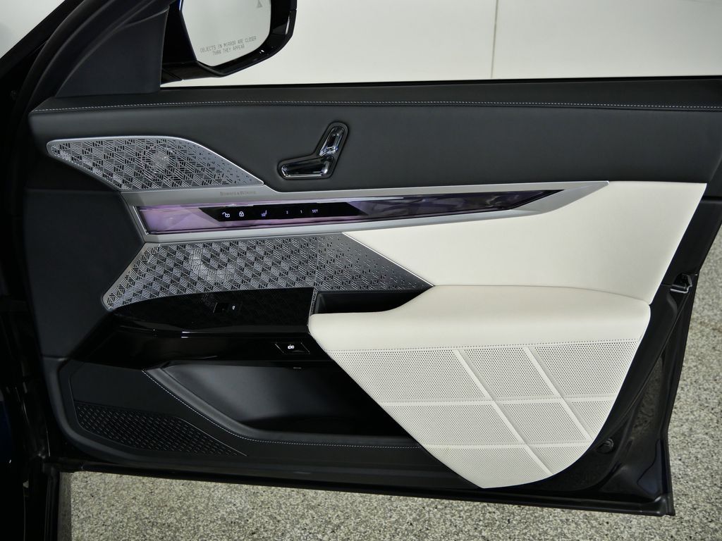 Thumbnail: 2023 BMW i7 - 21