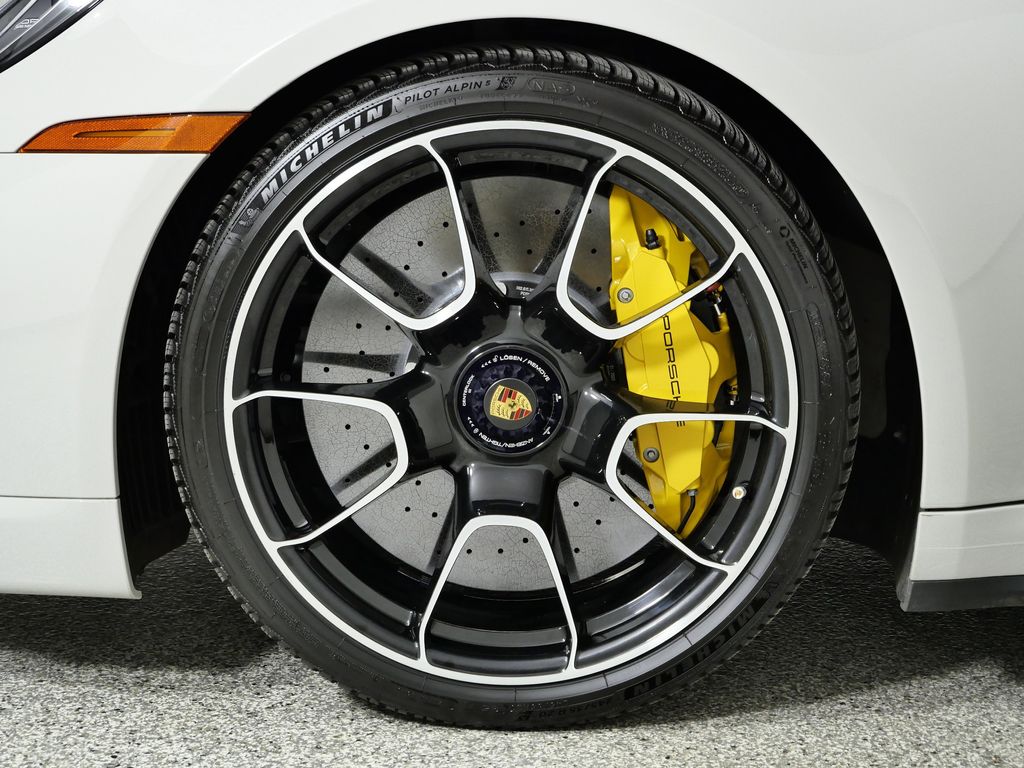 Thumbnail: 2023 Porsche 911 - 18