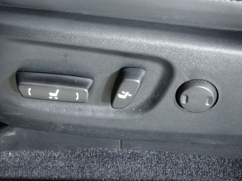 Thumbnail: 2023 Lexus GX - 37