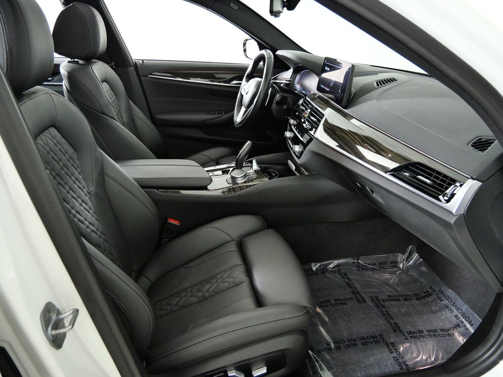 Thumbnail: 2022 BMW 5 Series - 20