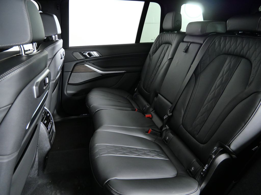 Thumbnail: 2026 BMW X7 - 35