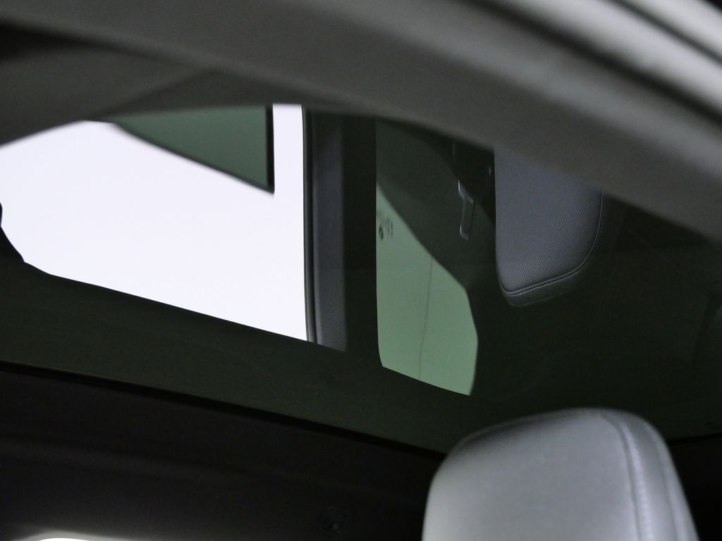 Thumbnail: 2023 BMW iX - 23