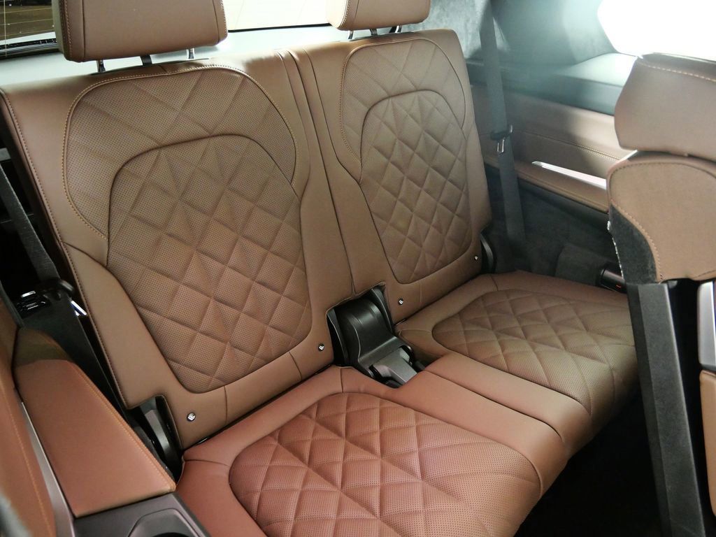 Thumbnail: 2026 BMW X7 - 30