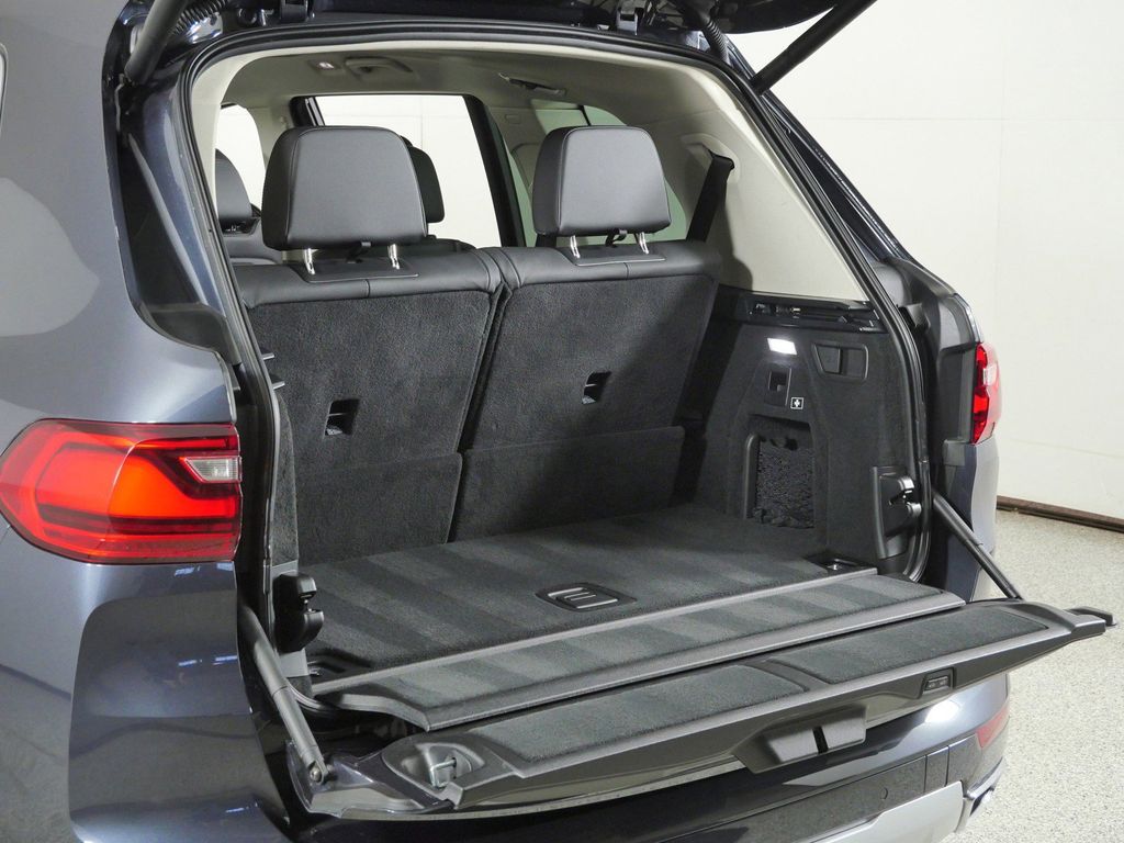 Thumbnail: 2022 BMW X7 - 35