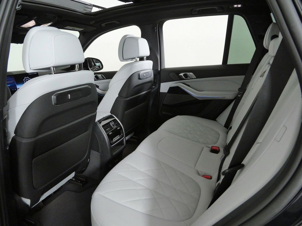 Thumbnail: 2026 BMW X5 - 32