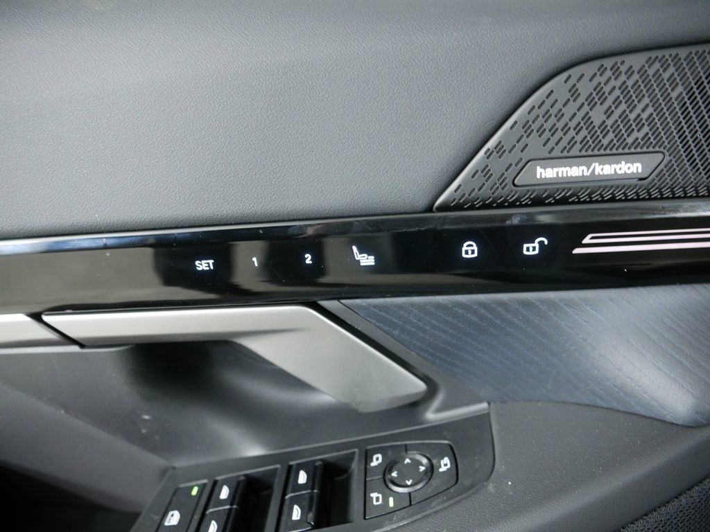 Thumbnail: 2025 BMW 5 Series - 34