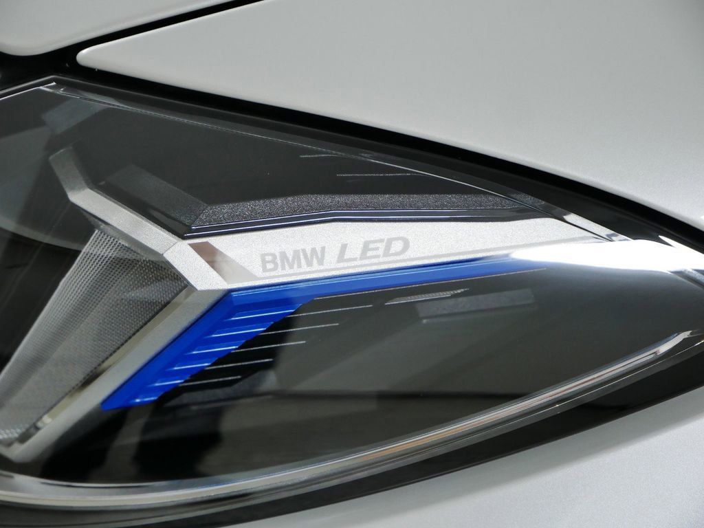 Thumbnail: 2025 BMW i4 - 22