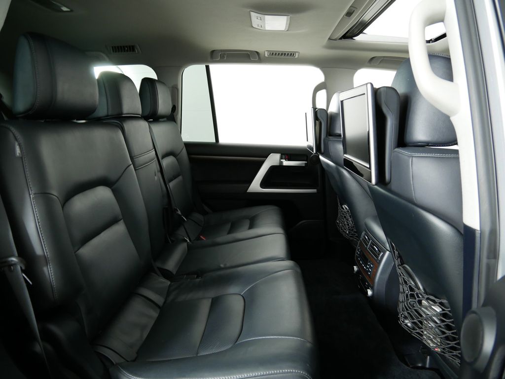 Thumbnail: 2016 Toyota Land Cruiser - 24