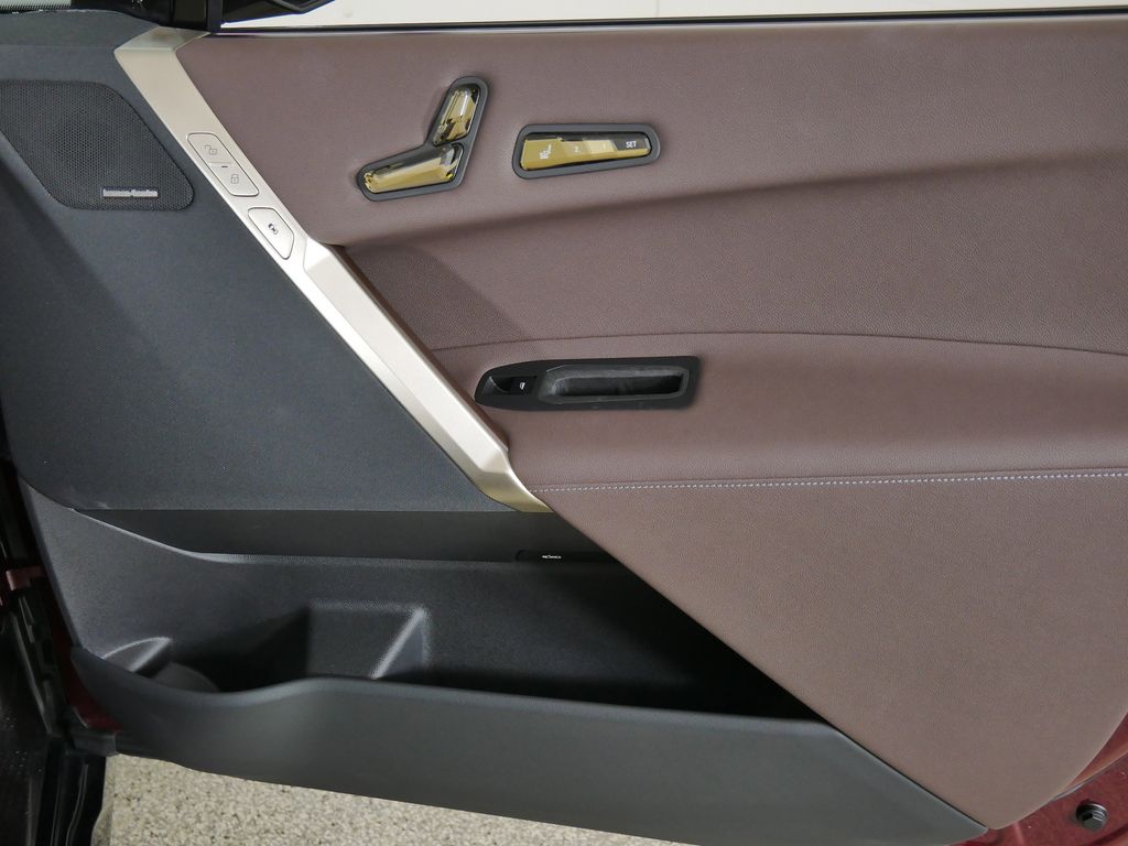 Thumbnail: 2023 BMW iX - 23