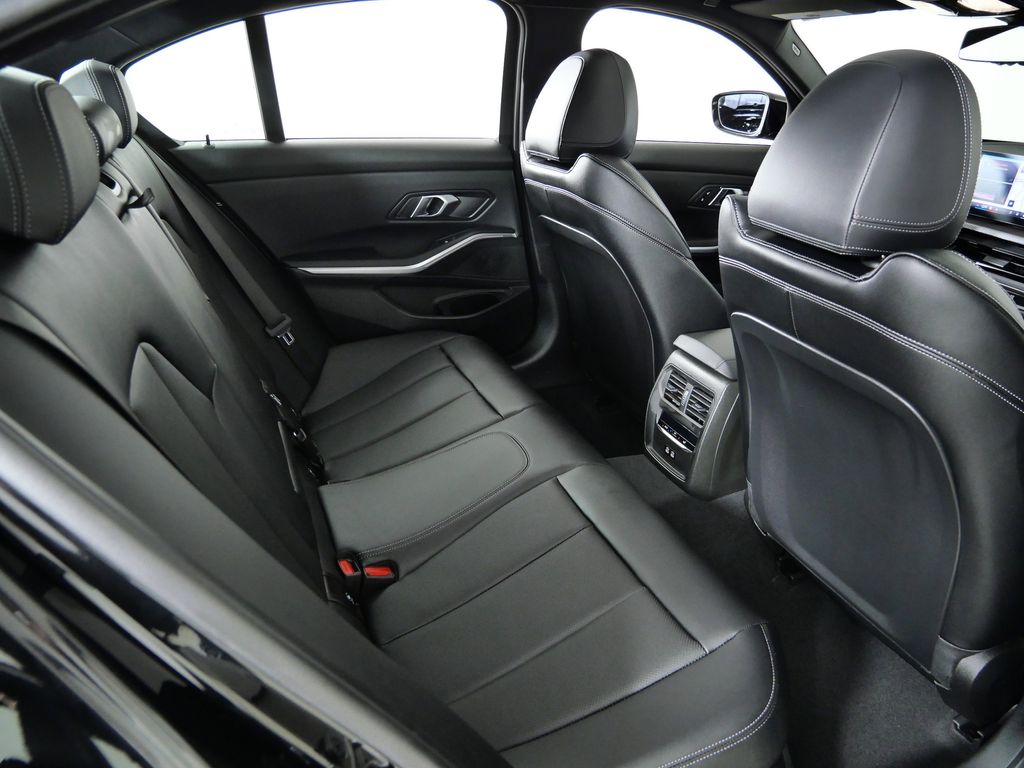 Thumbnail: 2026 BMW 3 Series - 25