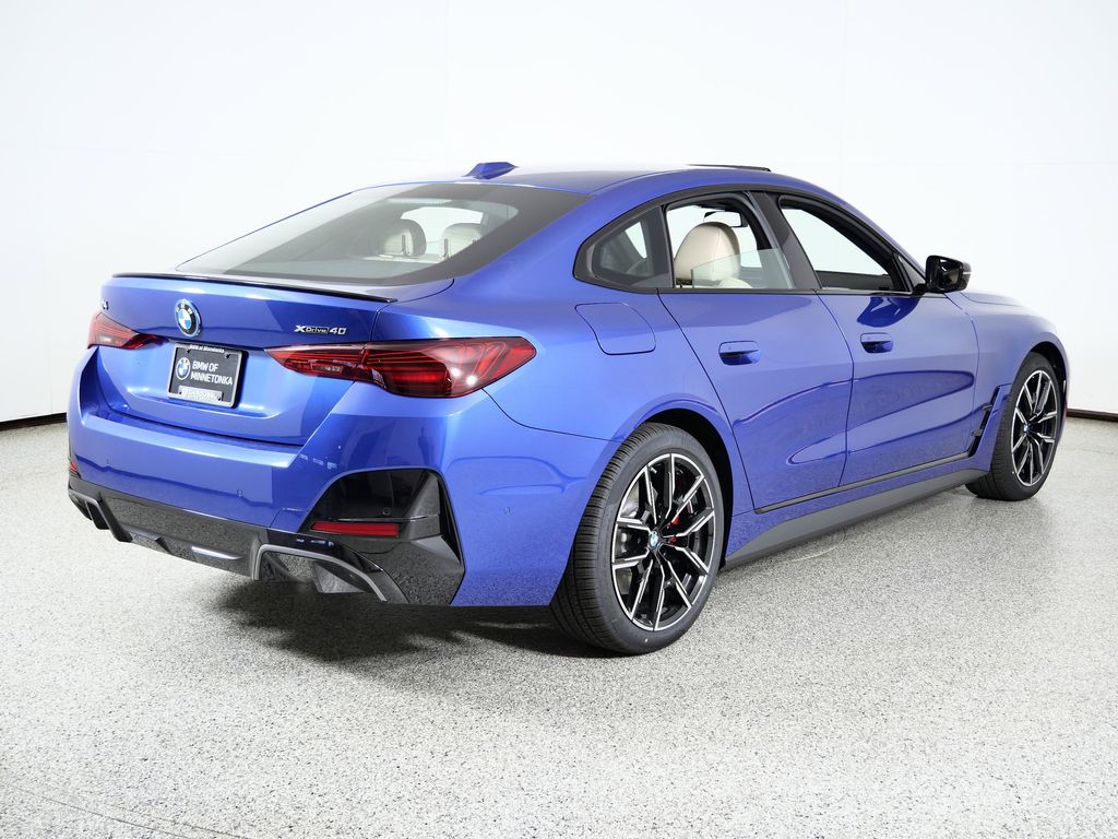 Thumbnail: 2025 BMW i4 - 9