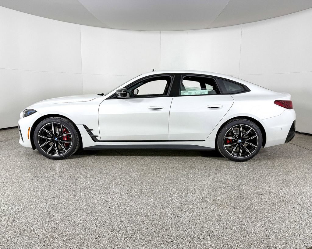 Thumbnail: 2025 BMW i4 - 13