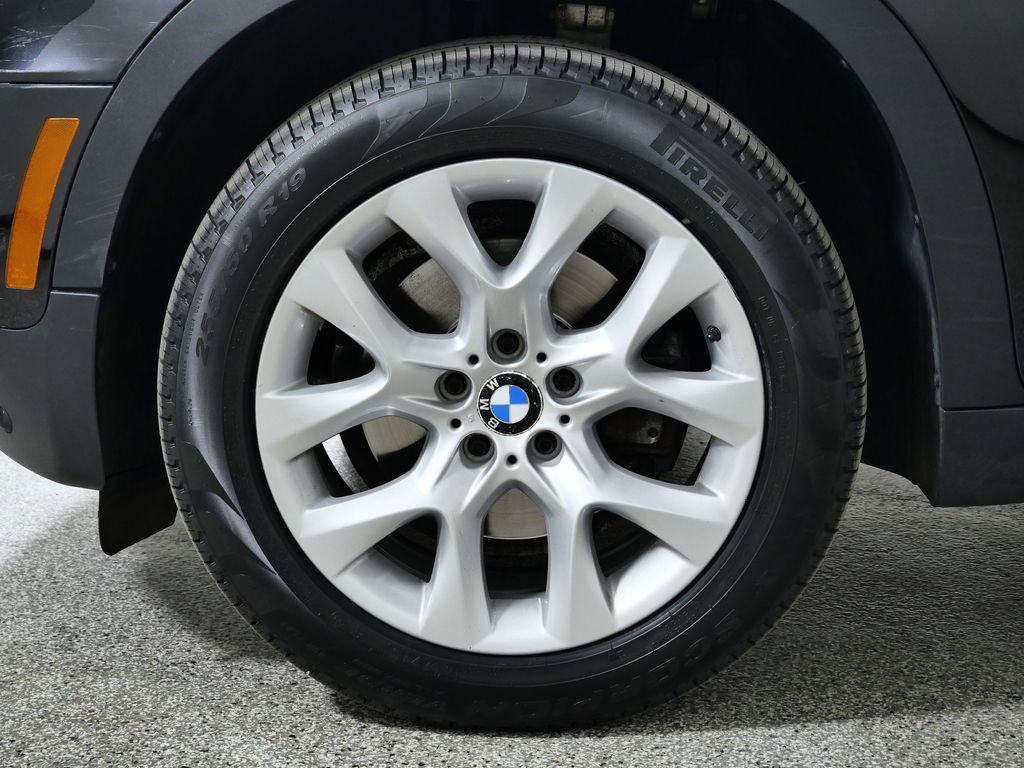 Thumbnail: 2013 BMW X5 - 18
