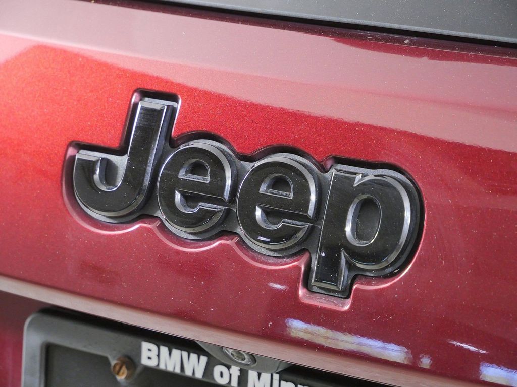 Thumbnail: 2017 Jeep Grand Cherokee - 11