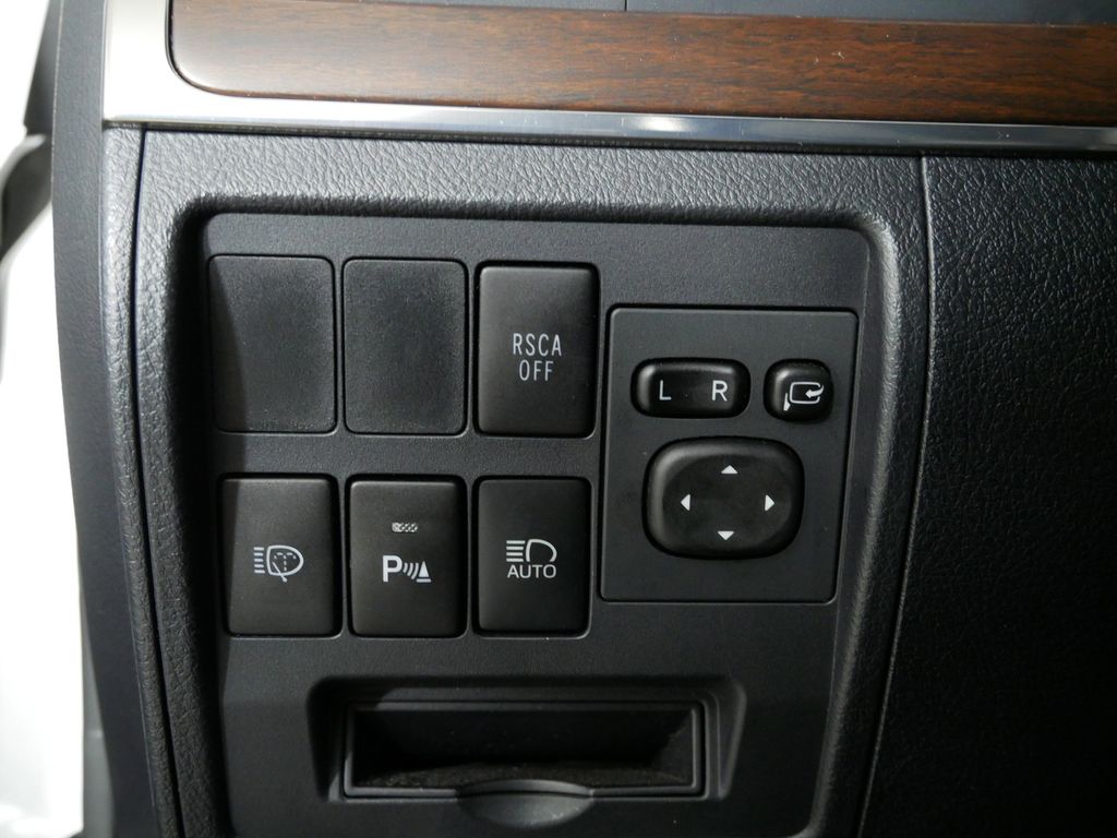Thumbnail: 2016 Toyota Land Cruiser - 37