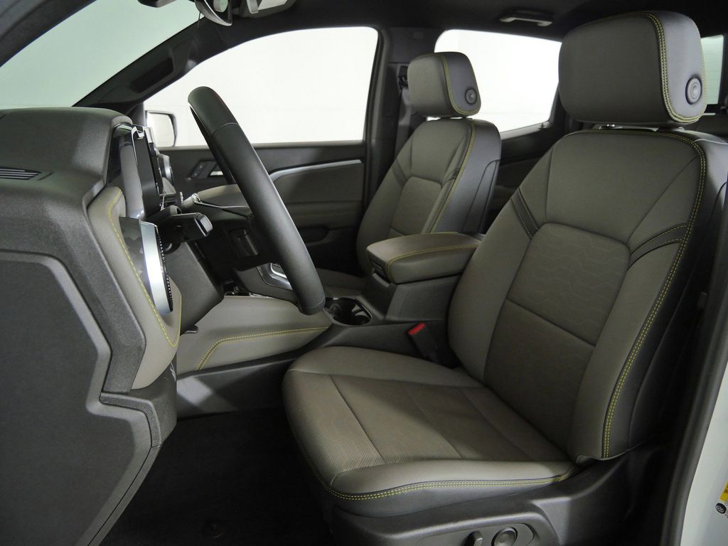 Thumbnail: 2025 Chevrolet Colorado - 33