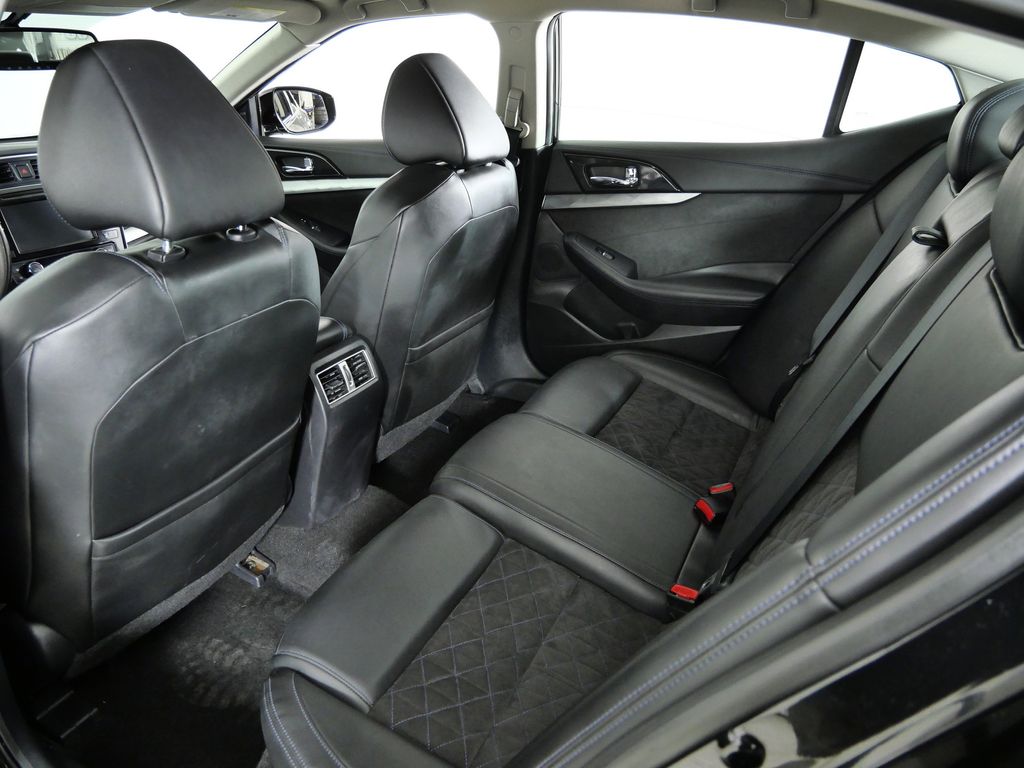 Thumbnail: 2016 Nissan Maxima - 29