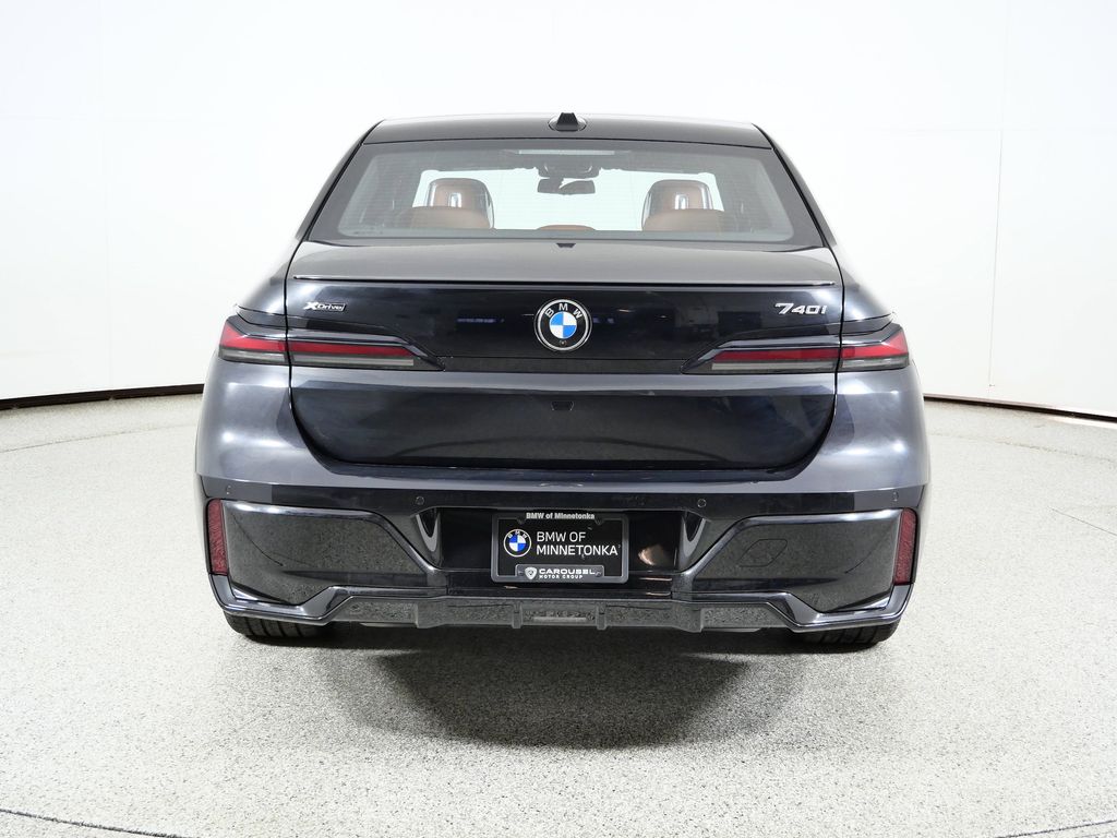 Thumbnail: 2026 BMW 7 Series - 10