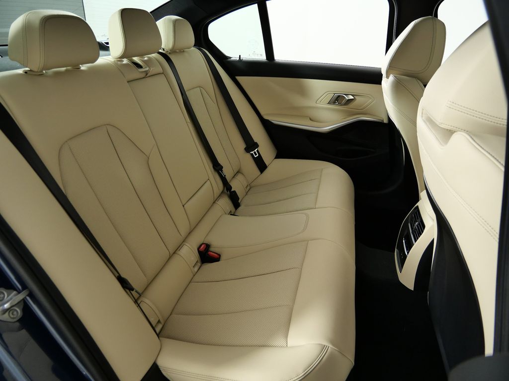 Thumbnail: 2026 BMW 3 Series - 26