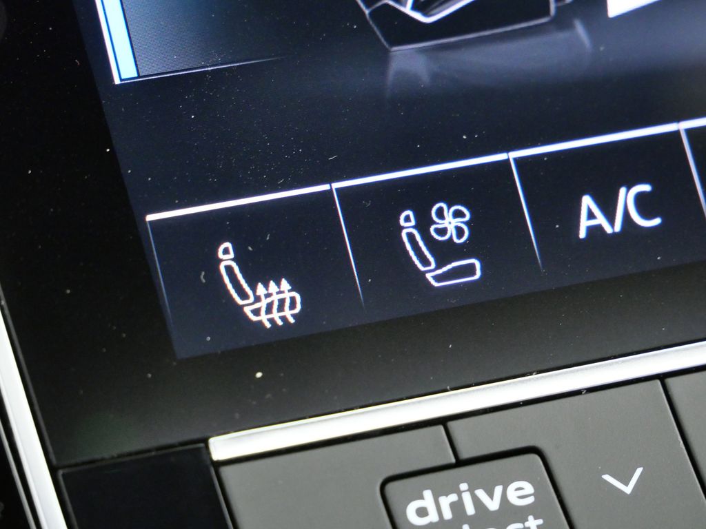 Thumbnail: 2023 Audi Q8 - 47