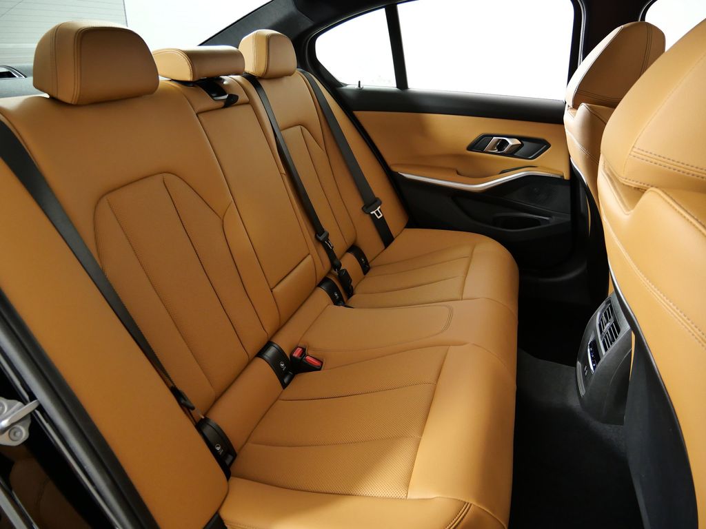 Thumbnail: 2026 BMW 3 Series - 26