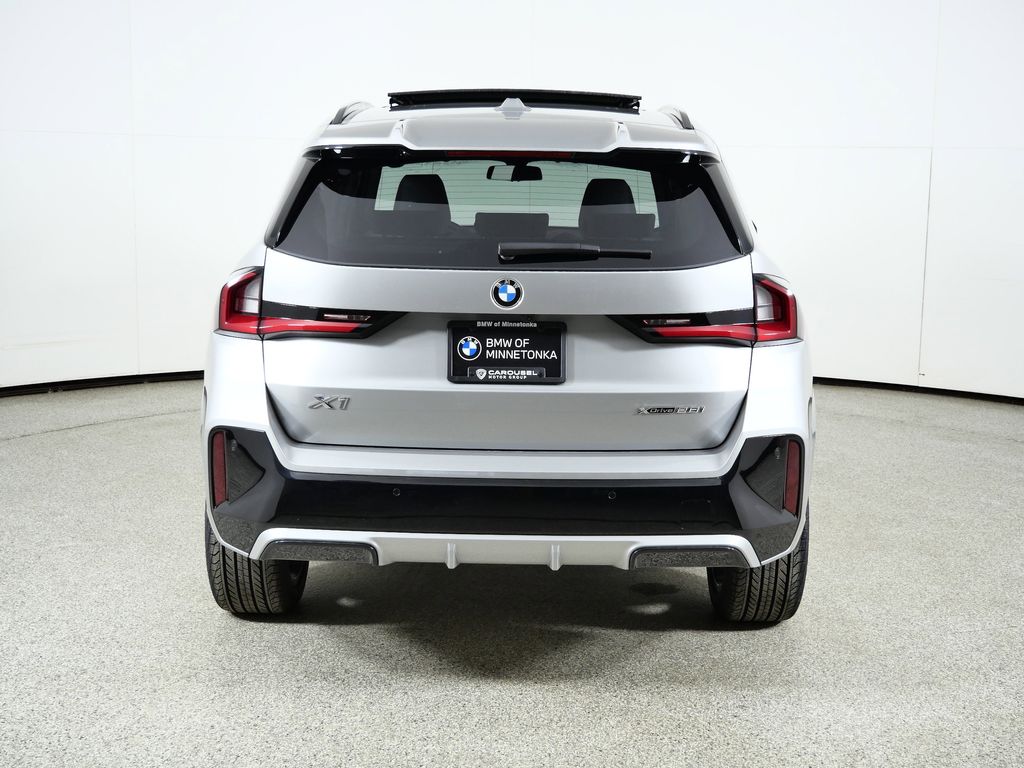 Thumbnail: 2026 BMW X1 - 10