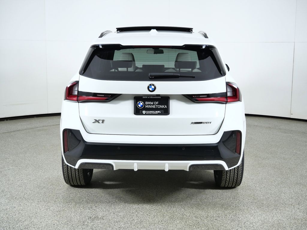 Thumbnail: 2026 BMW X1 - 10