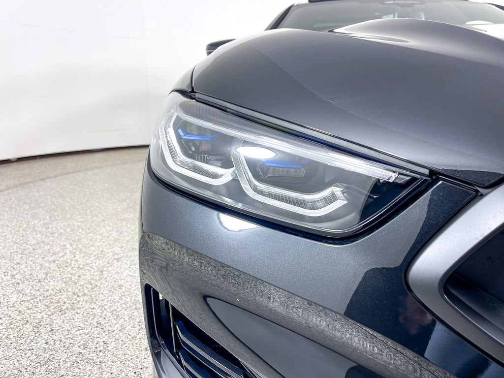 Thumbnail: 2025 BMW 8 Series - 8
