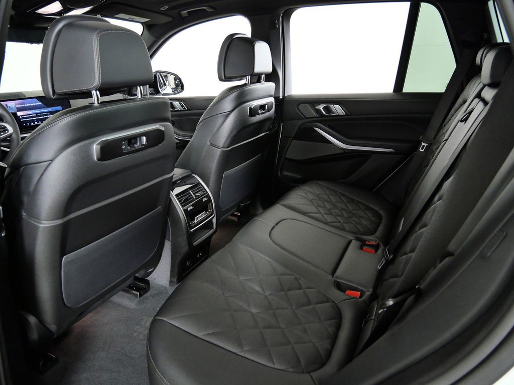 Thumbnail: 2026 BMW X5 - 32