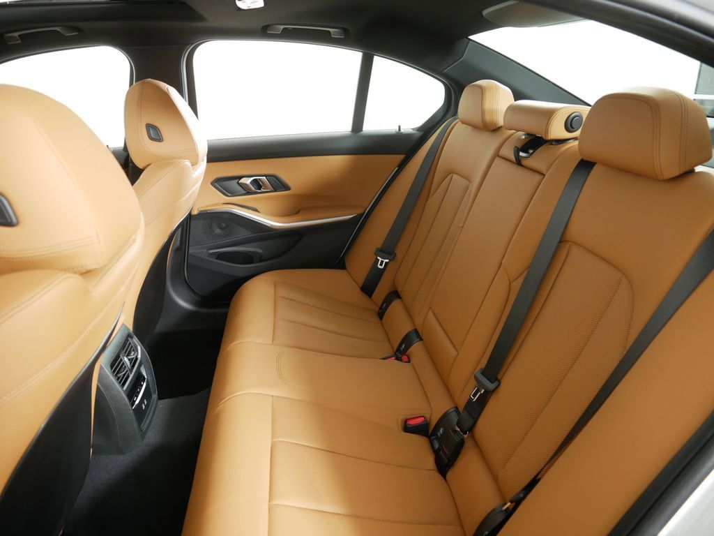 Thumbnail: 2025 BMW 3 Series - 29