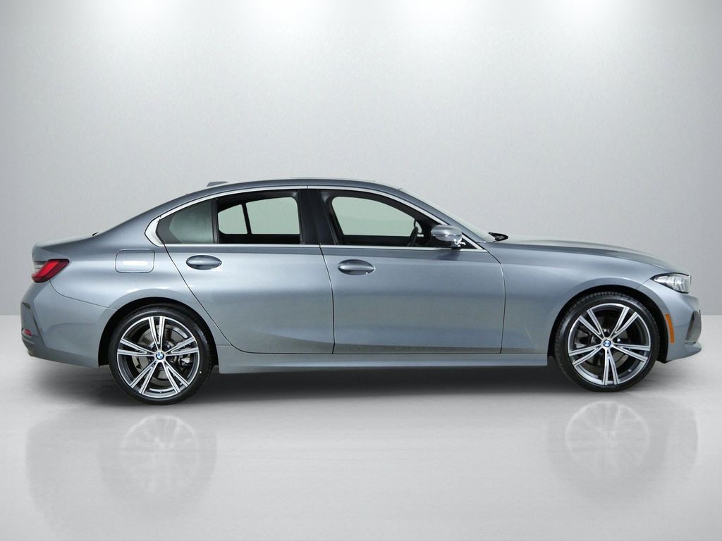 Thumbnail: 2024 BMW 3 Series - 10