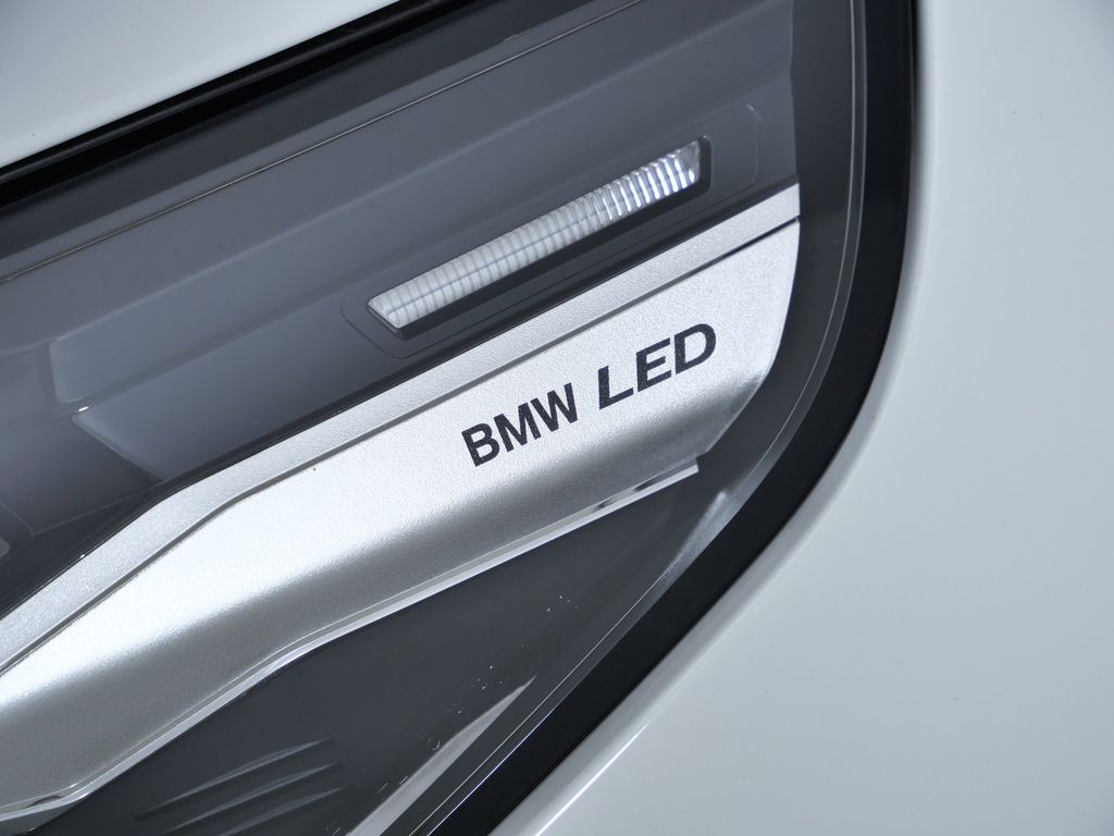 Thumbnail: 2026 BMW i5 - 4