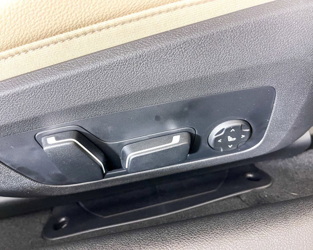 Thumbnail: 2025 BMW 4 Series - 24