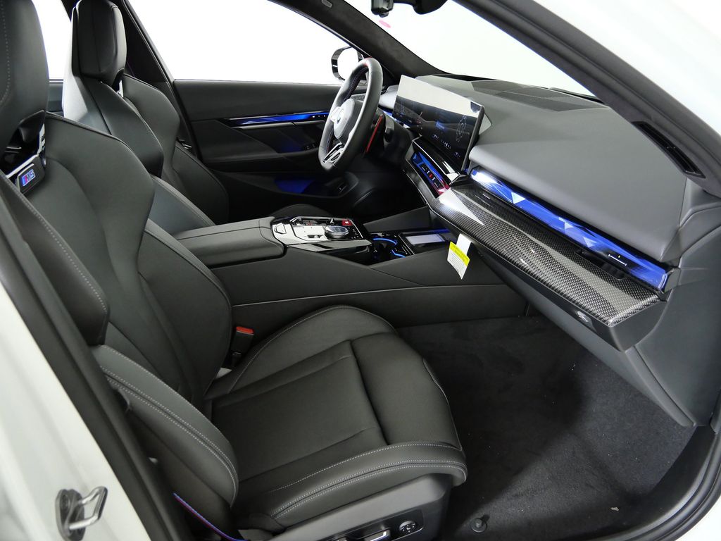 Thumbnail: 2026 BMW M5 - 21