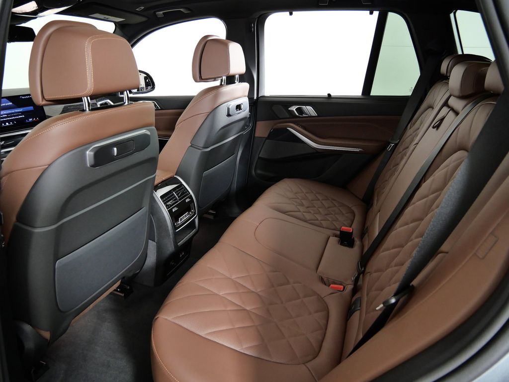 Thumbnail: 2026 BMW X5 - 32