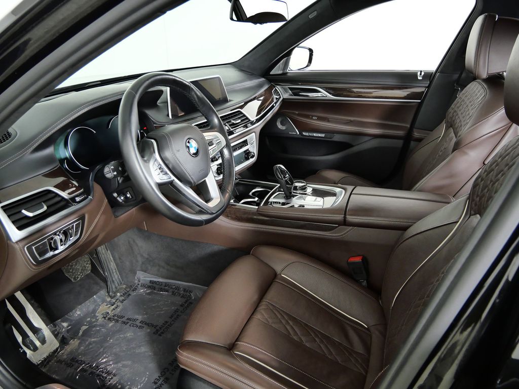 Thumbnail: 2016 BMW 7 Series - 34