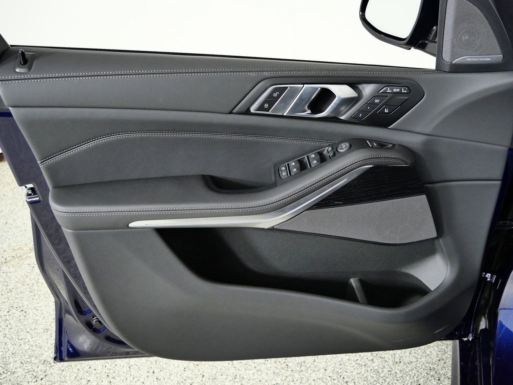 Thumbnail: 2026 BMW X7 - 34