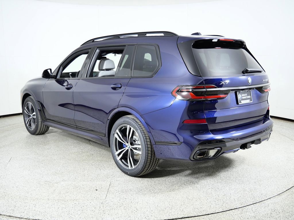 Thumbnail: 2026 BMW X7 - 16