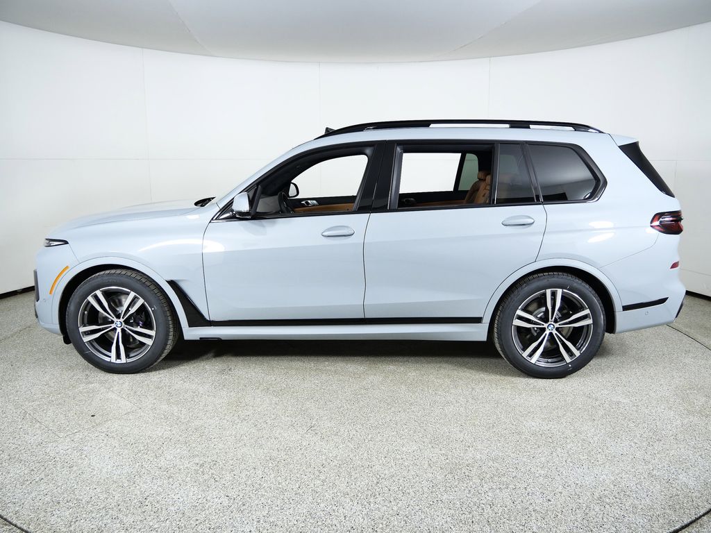Thumbnail: 2026 BMW X7 - 15