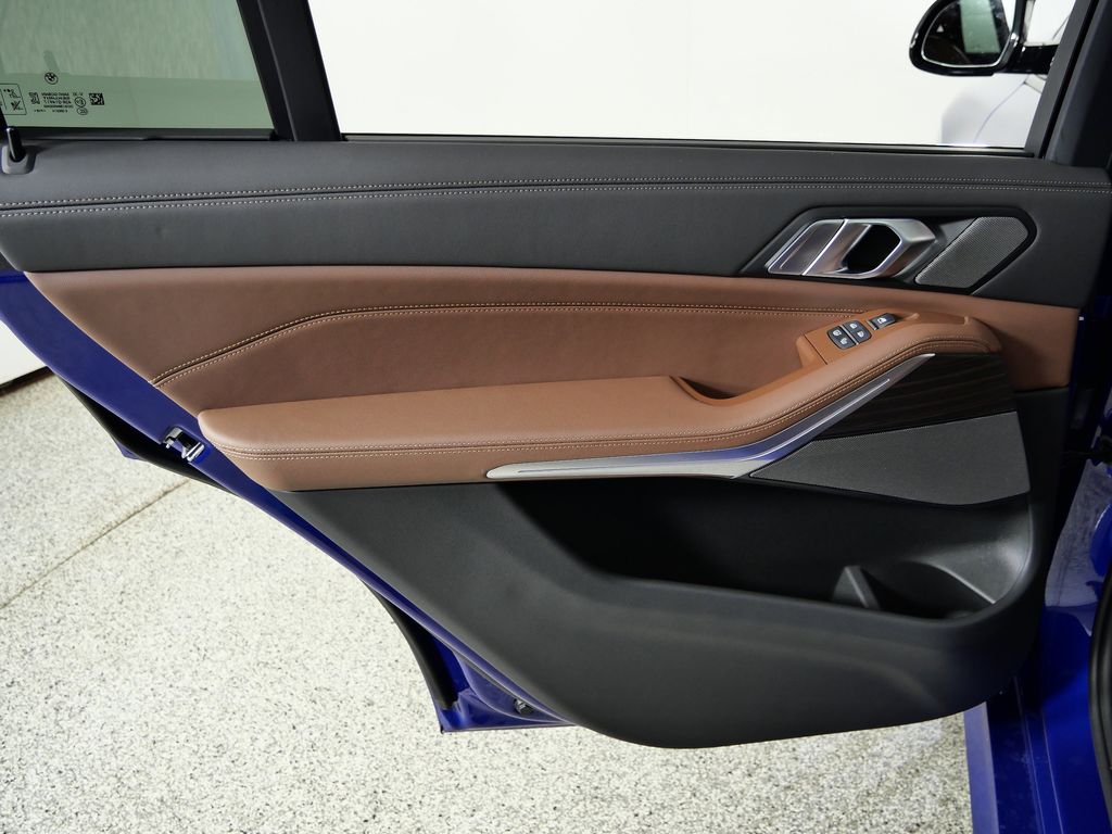 Thumbnail: 2026 BMW X7 - 31