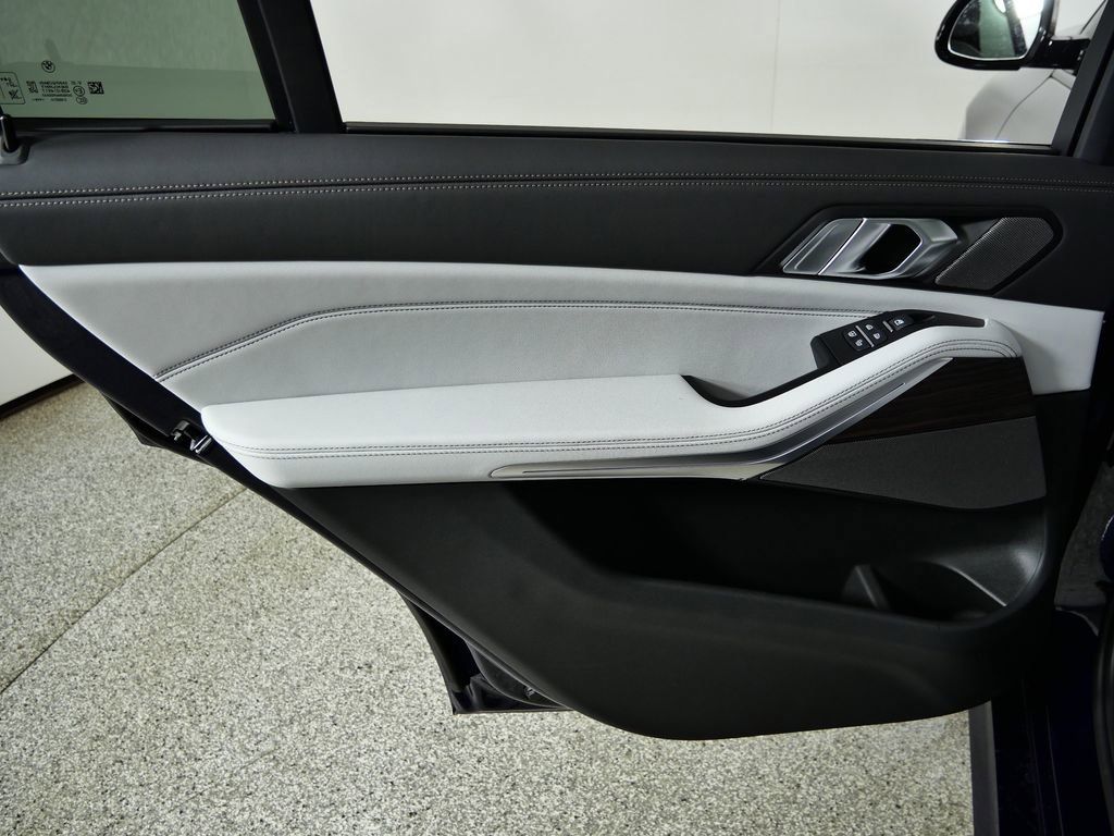 Thumbnail: 2026 BMW X7 - 35