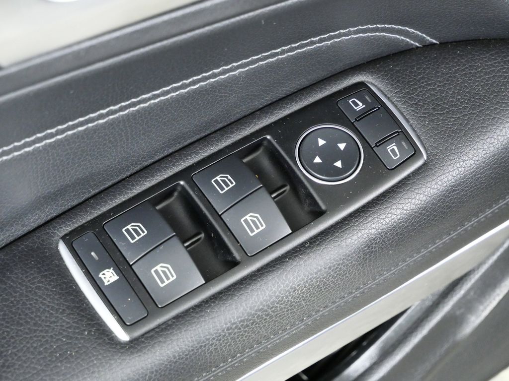 Thumbnail: 2014 Mercedes-Benz E-Class - 34