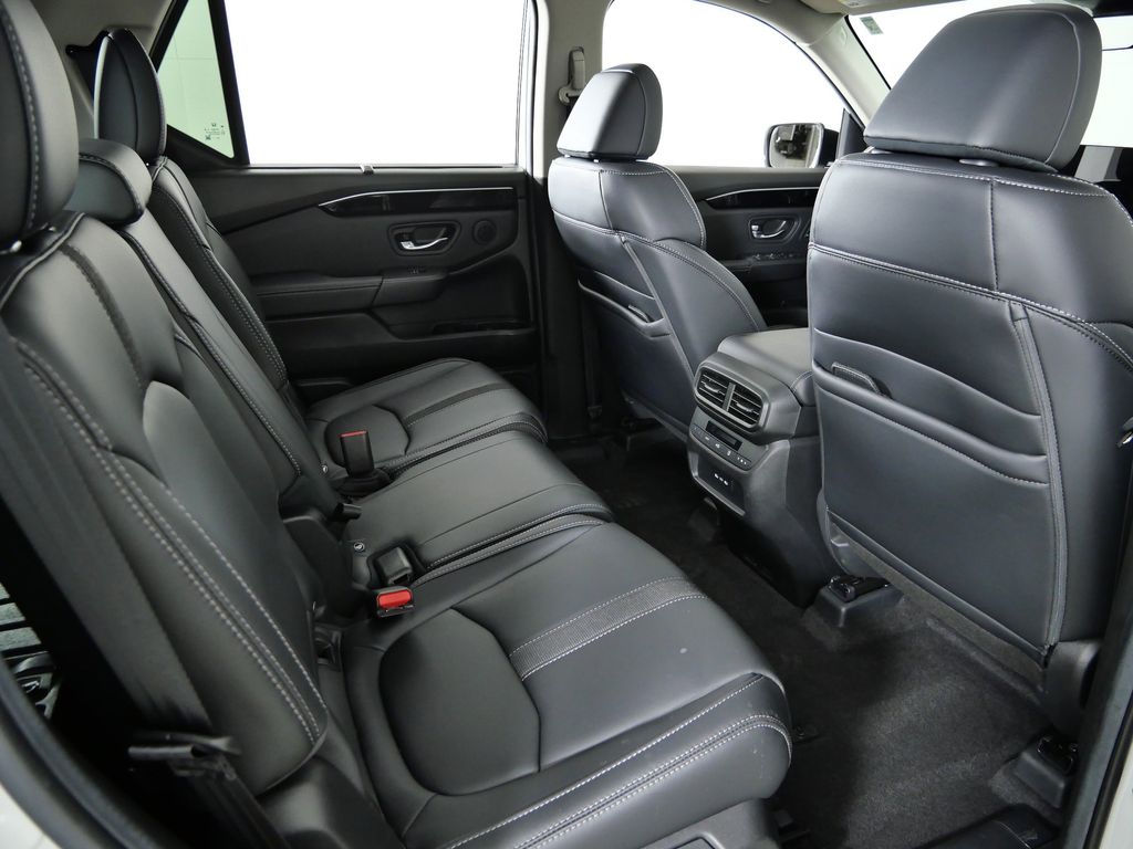 Thumbnail: 2025 Honda Pilot - 26