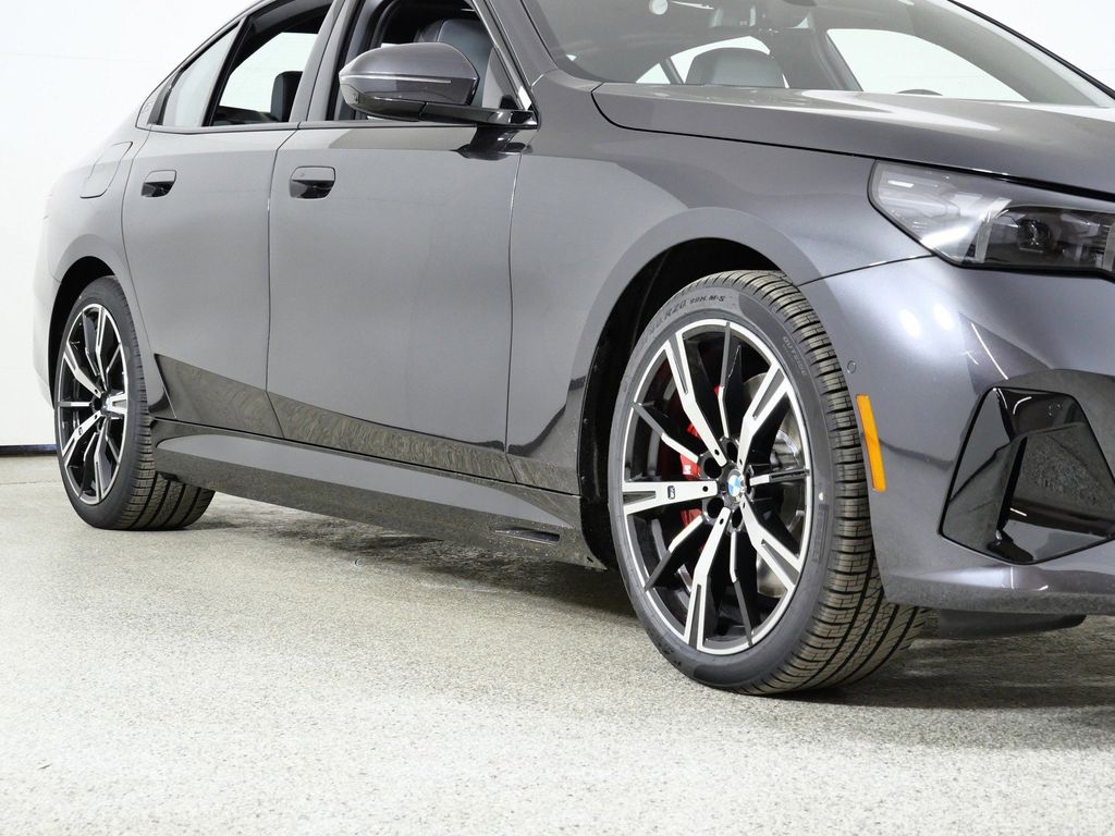 Thumbnail: 2026 BMW 5 Series - 6