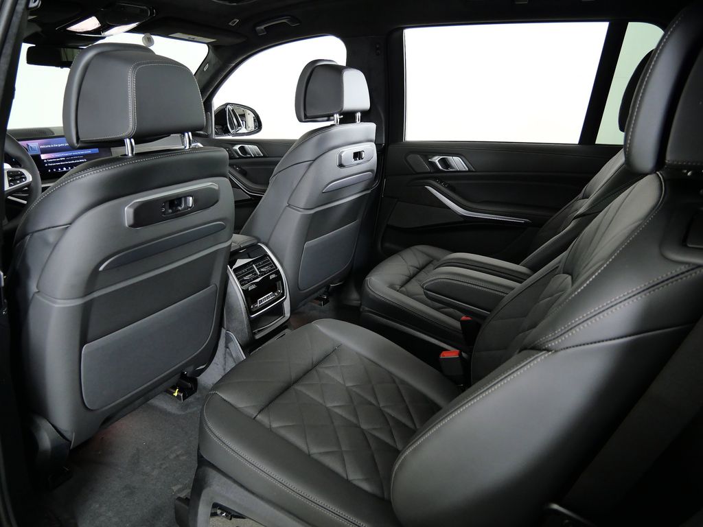 Thumbnail: 2026 BMW X7 - 34