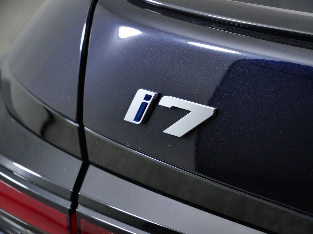 Thumbnail: 2023 BMW i7 - 14